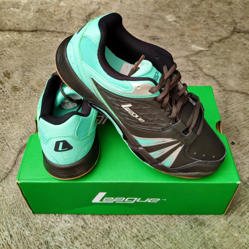 sepatu badminton league