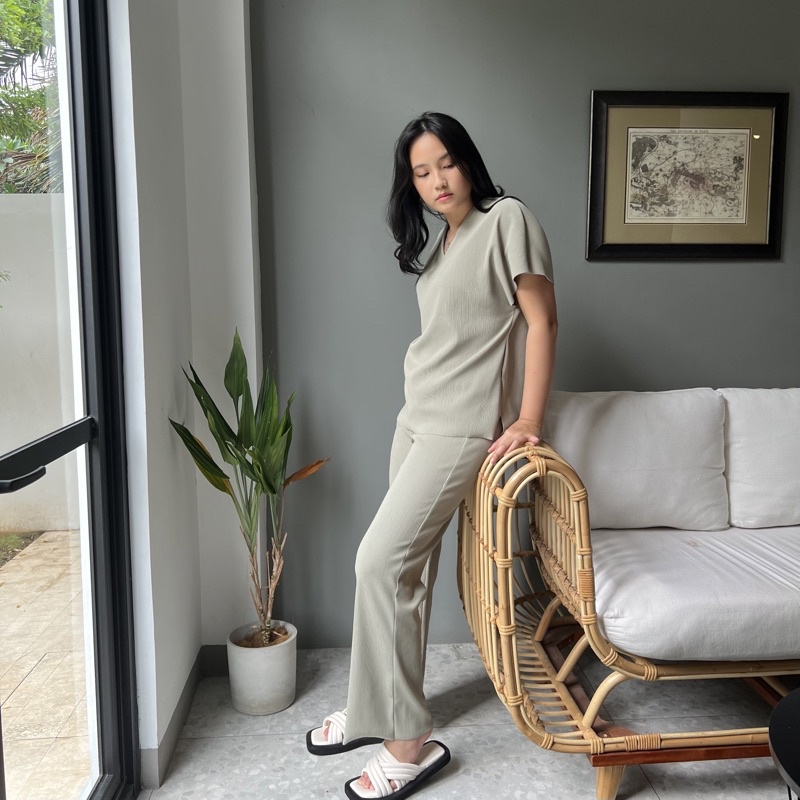 ESSI Lewi Pleats Set (top and pants)-Sage
