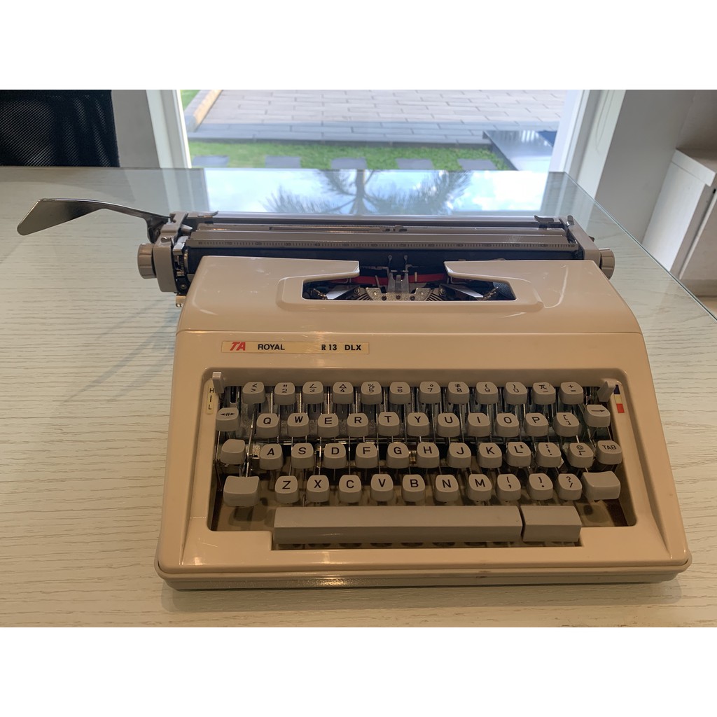 Mesin Ketik Tik Ta Royal R13 DLX dengan box Vintage kuno