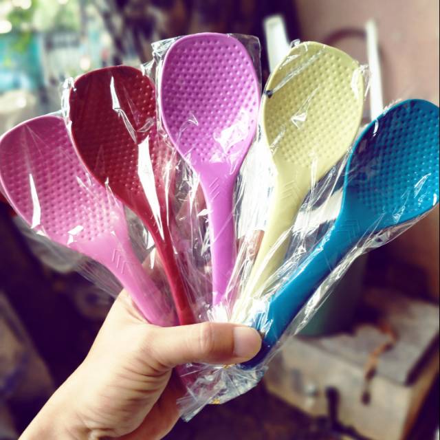 SOUVENIR PERNIKAHAN CENTONG NASI KEMAS PLASTIK. ISI 100PCS