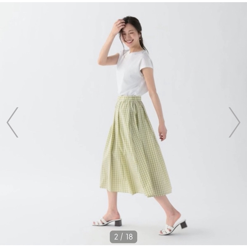 🇯🇵 GU Japan Tuck Flare Midi Skirt size M