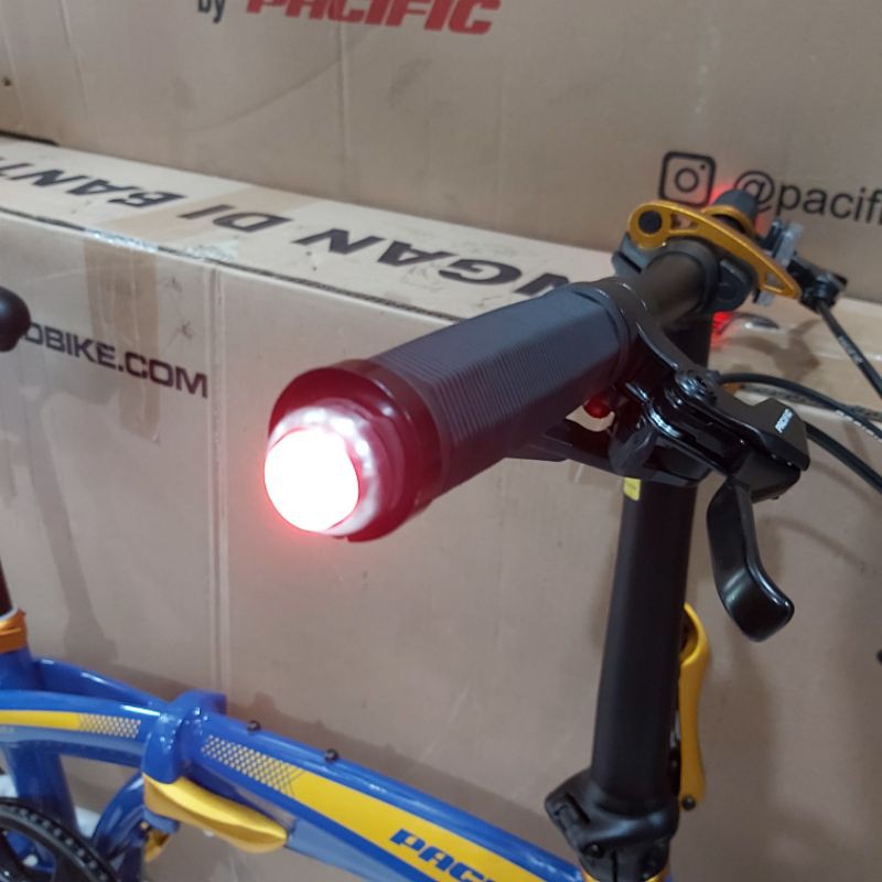 Lampu Sepeda Di HANDGRIP Stang