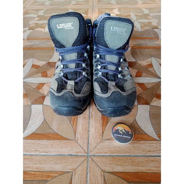 sepatu gunung leisure time