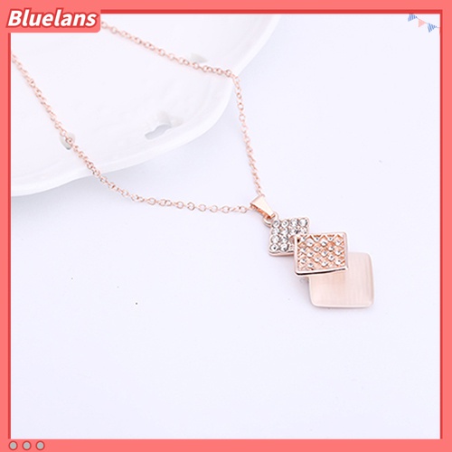 Set Perhiasan Kalung Anting Stud Liontin Persegi Aksen Berlian Imitasi Untuk Wanita
