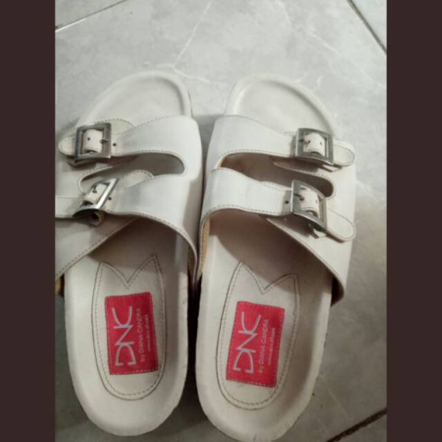 Preloved Sandal flat wedges by DNC