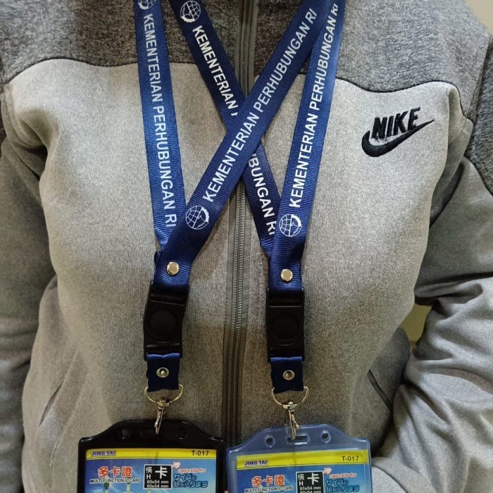 

Trendi Name Tag Id Card Karet Plus Tali Gantungan Kementerian Perhubungan Gilaa!!!