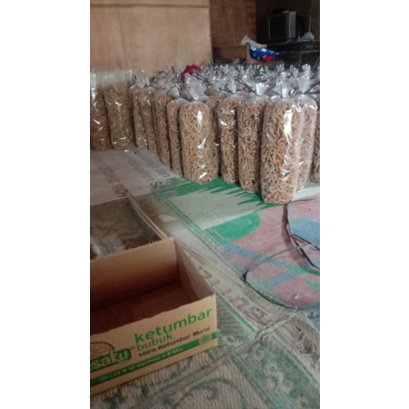 

remukan kripik usus renyah dan gurih//keripik//usus//usus crispy//cemilan//snack