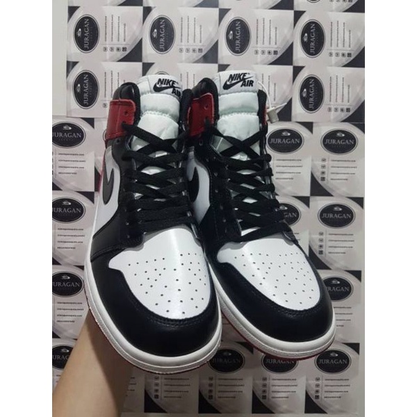 Nike Air Jordan 1 Retro High OG &quot;Black Toe&quot;