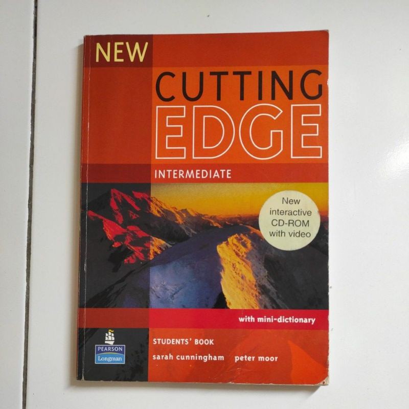 

New Cutting Edge Intermediate Student's Book