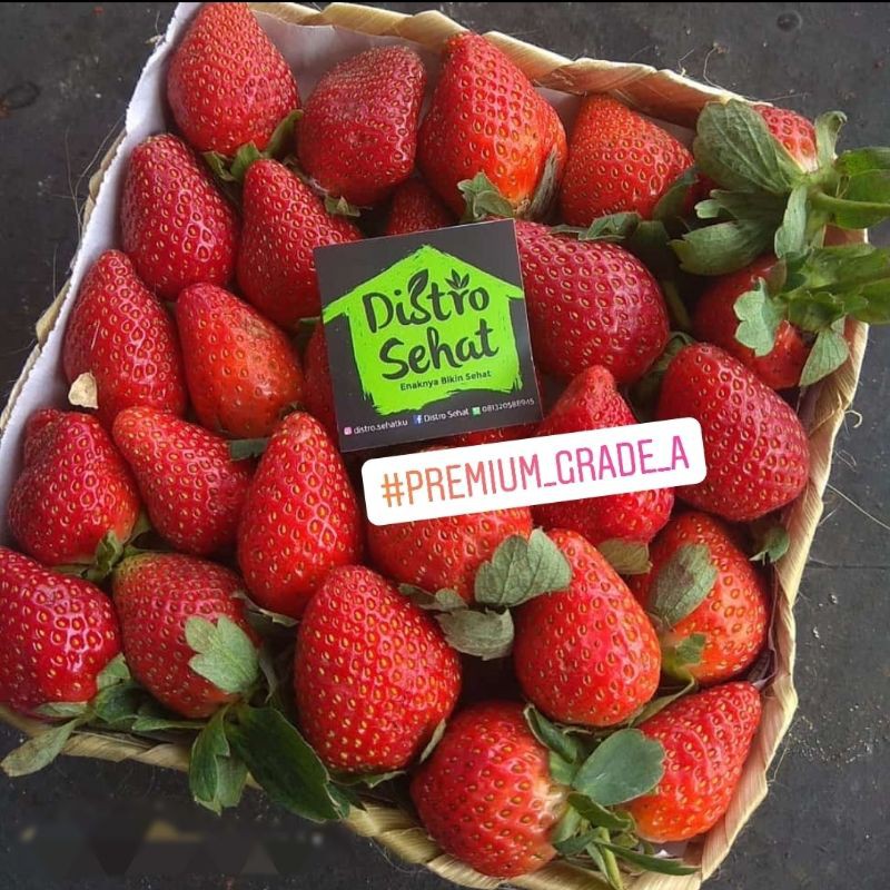 

Strawberry Premium Grade A fresh, ga gampang enyoy, gede2 semua ga dicampur sedang apalagi kecil.