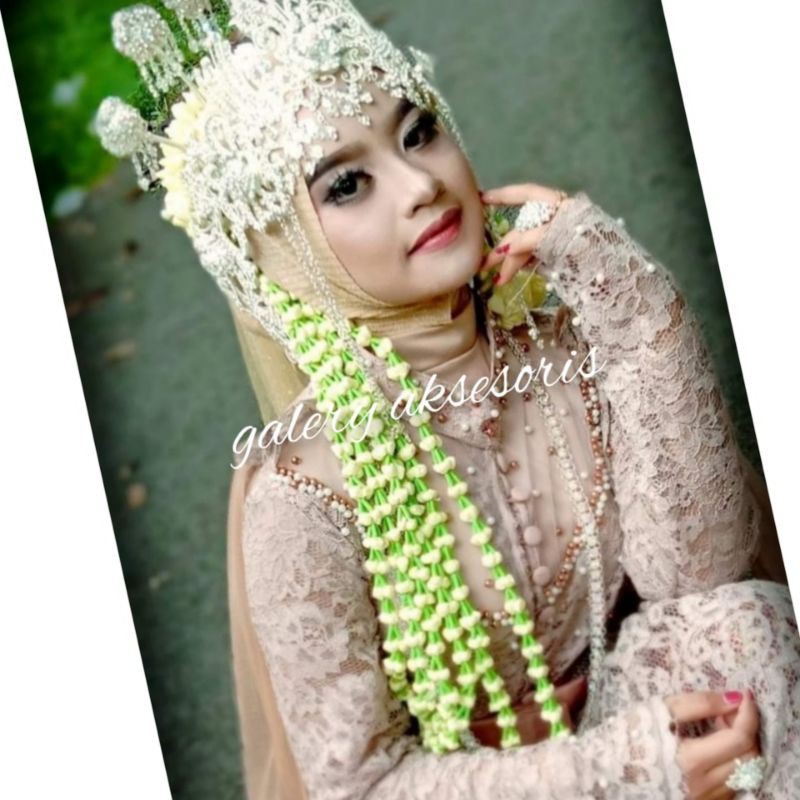 Ronce Melati Solo Anggrek Ungu