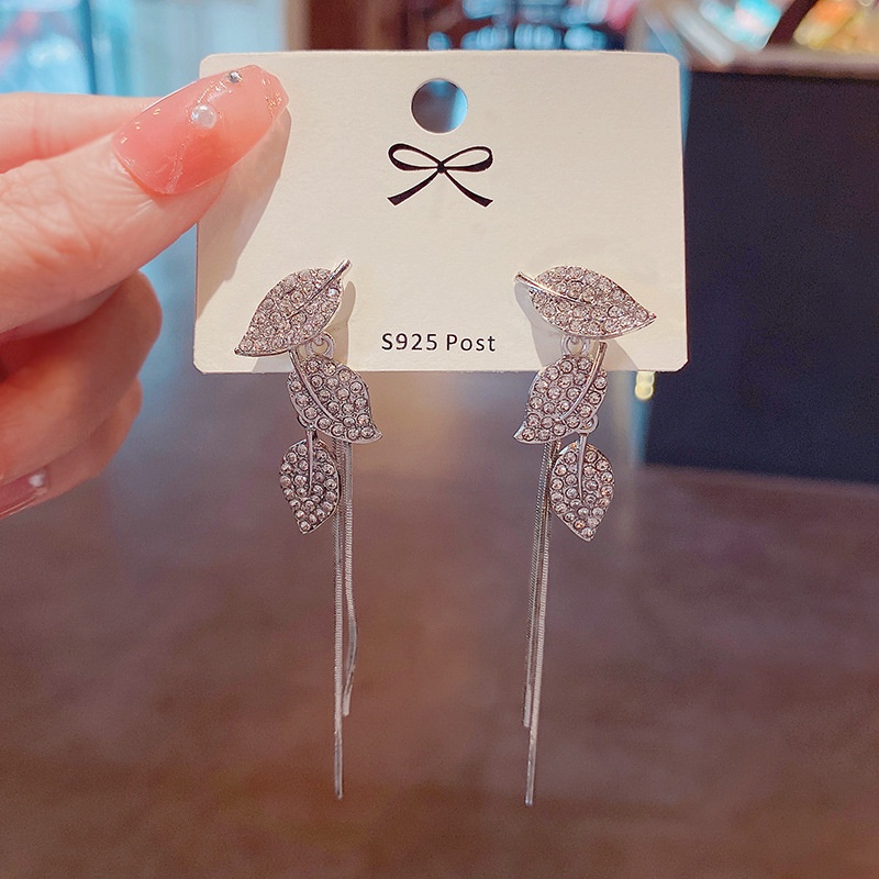 Anting Gantung Panjang Tusuk Silver Sterling 925 Motif Daun Aksen Berlian + Rumbai Untuk Wanita