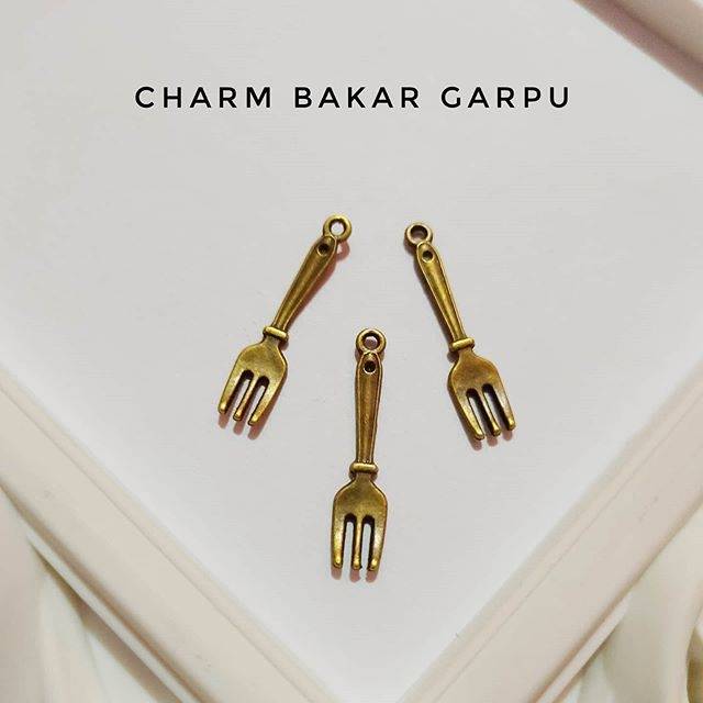 Charm bakar garpu