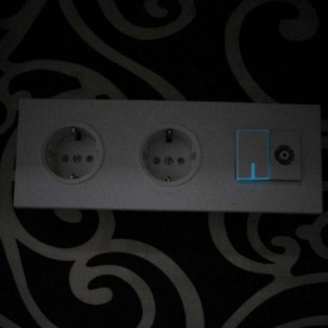 Panasonic White Kombinasi Stop Kontak 2 gang + 1 Saklar small Fluorescence & line tv