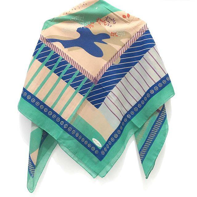 Hijab segi empat motif ansania