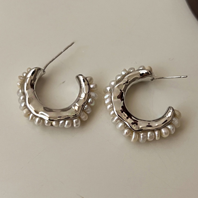 Anting Bentuk C Aksen Mutiara Bahan Metal Gaya Retro