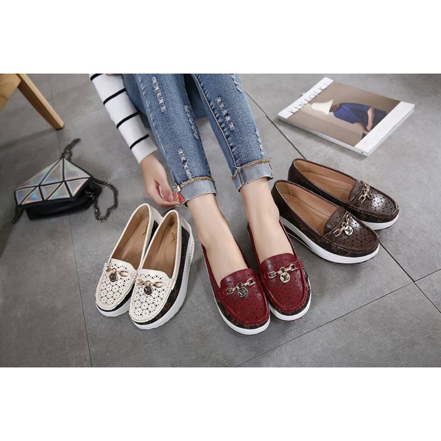 Sepatu wanita Louis Vuitton Monogram