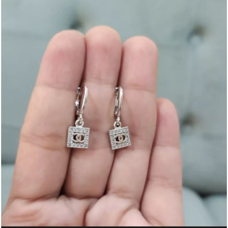 anting jepit cenel kotak perhiasan wanita titanium