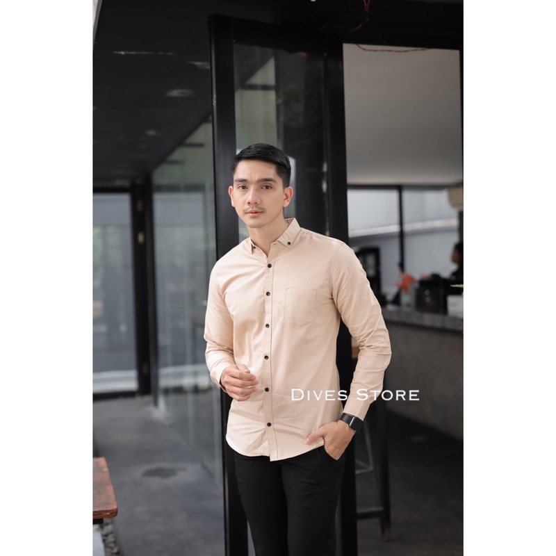 Kemeja pria polos slimfit kasual basic HeM lengan panjang krem