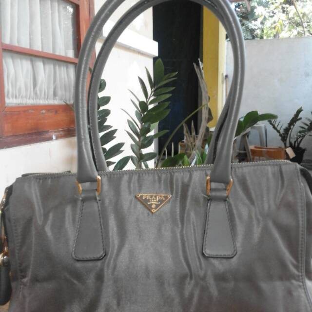 Tas Prada original abu-abu