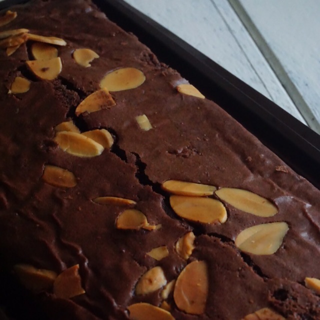 

Bron cakery dark almond brownies