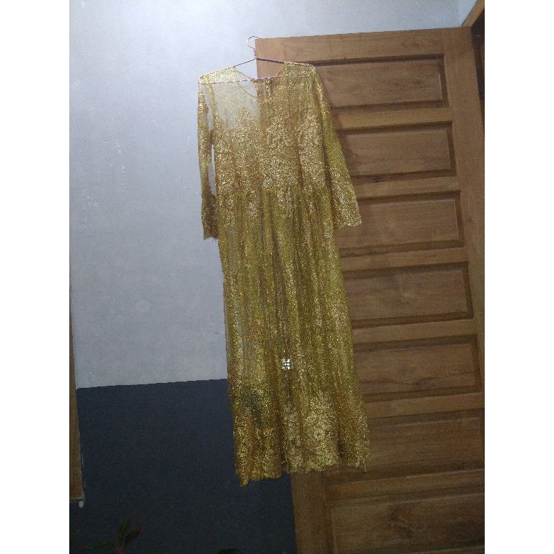 dress pesta gold