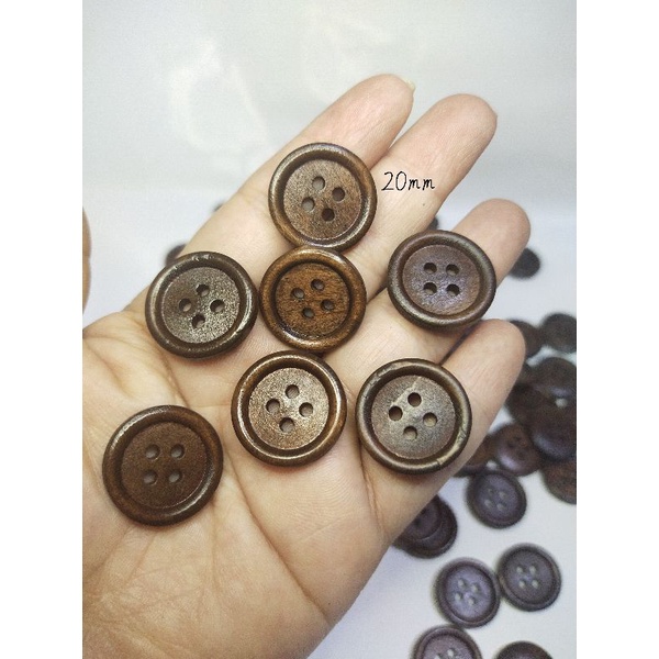 kancing kayu coklat lubang 4 besar isi 12