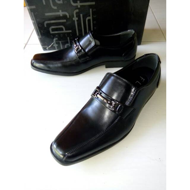 Sepatu Pria / Cowok Fladeo Ori Size 42