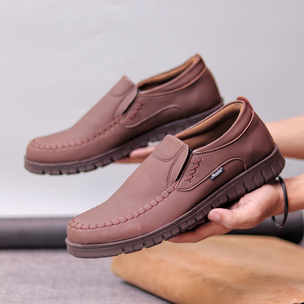 BLENO Sepatu Kasual Casual Slip On Pria Kulit Sintetik Anti Slip Simple Murah Original