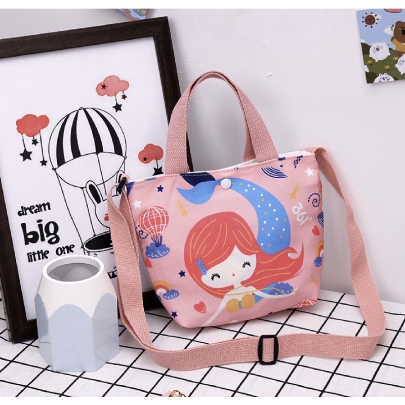 NAOMI - NEW MOTIF Yoshi Tote Bag Canvas Bag Import - Tas Anak Selempang Import - Hello Kitty Sling Bag - minnie mickey mouse - frozen - pink princess - duyung - Karakter Canvas Premium Cantik Cute - Tas Selempang Anak Perempuan - Girls Bag- naomi bag