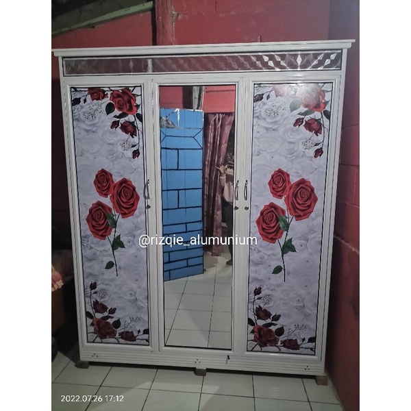 Lemari Pakaian Aluminium Kaca Minimalis