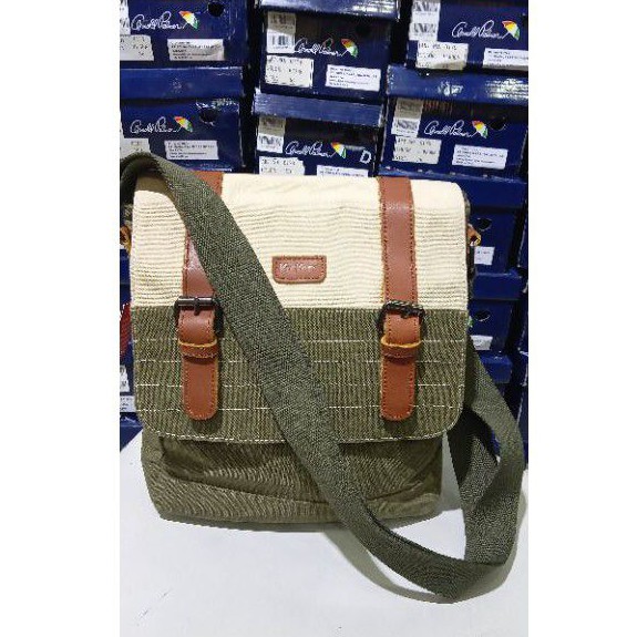 Tas selempang cowok Kickers