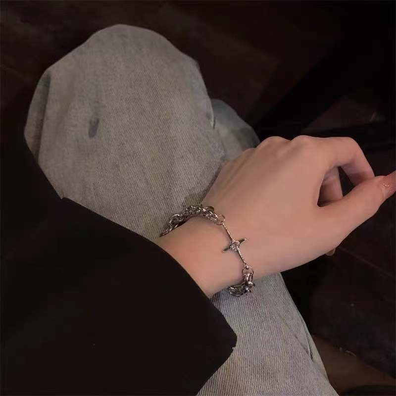 Gelang Bahan titanium steel Aksen Bintang Untuk Wanita