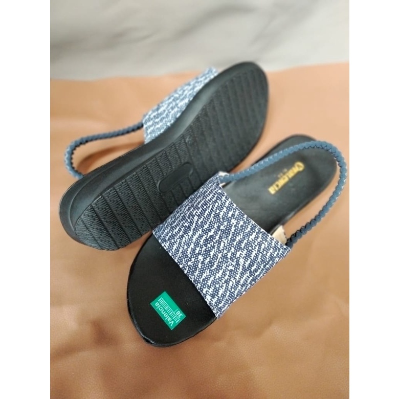 Sandal slip-on tali karet wanita