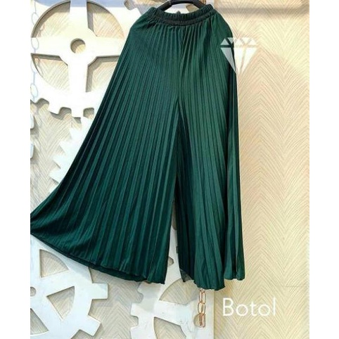 KULOT PLISKET PUTIH PREMIUM / CELANA KULOT PLISKET WANITA MAYUNG JUMBO [JWG.09Ap22l]