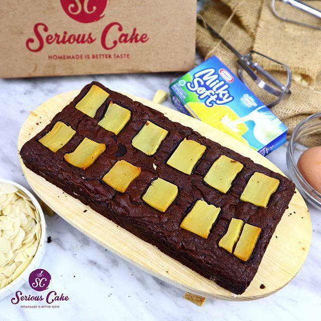 

SERIOUSCAKE Brownies coklat PREMIUM Topping Keju potong Milky soft