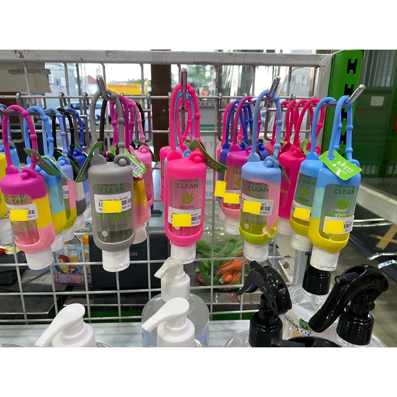HANDSANITIZER ANTISEPTIC GEL 50 Ml DAN SPRAY 60 ML SECRET CLEAN DENGAN GANTUNGAN BOTOL DI TAS