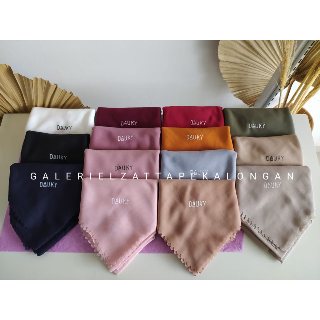DAUKY SCARF HIJAB KERUDUNG SEGI EMPAT POLOS ADELYNA SCARF