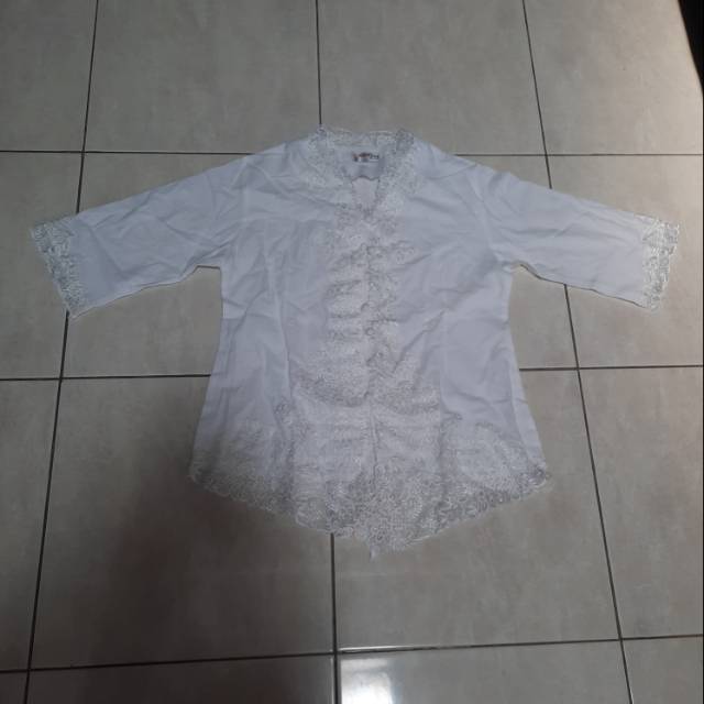 Preloved kebaya putih encim ld 98 cm Pnjang baju 60 cm kondisi 96/100 bagus
