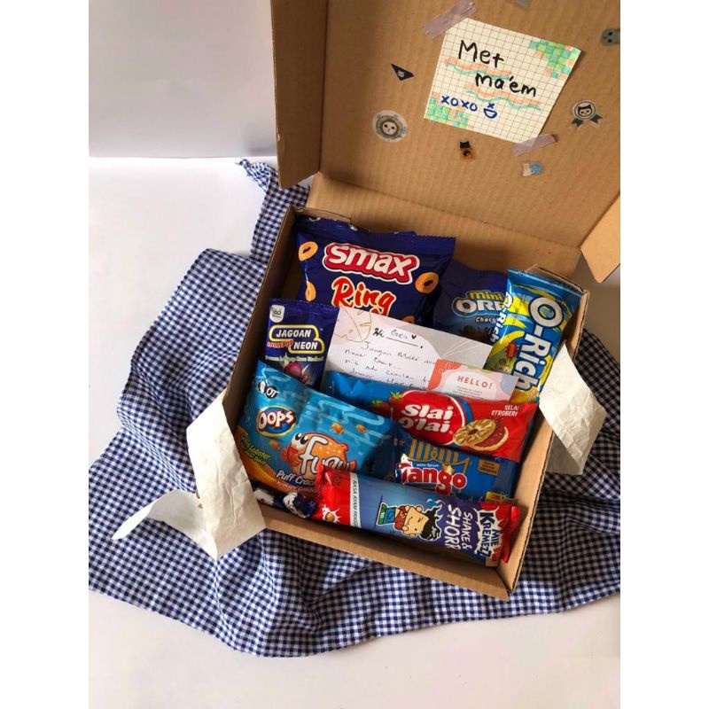 

Gift Box - Hampres - snack box - kado ulang tahun - kado cewek - kado cowok