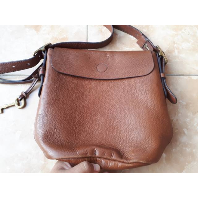 Preloved tas fossil bucket brown