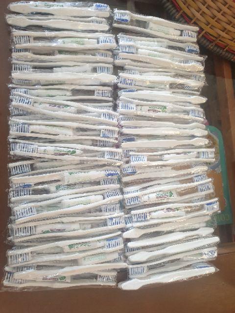 2 Sikat Gigi + 1 Pasta Gigi Hotel / Rumah Sakit