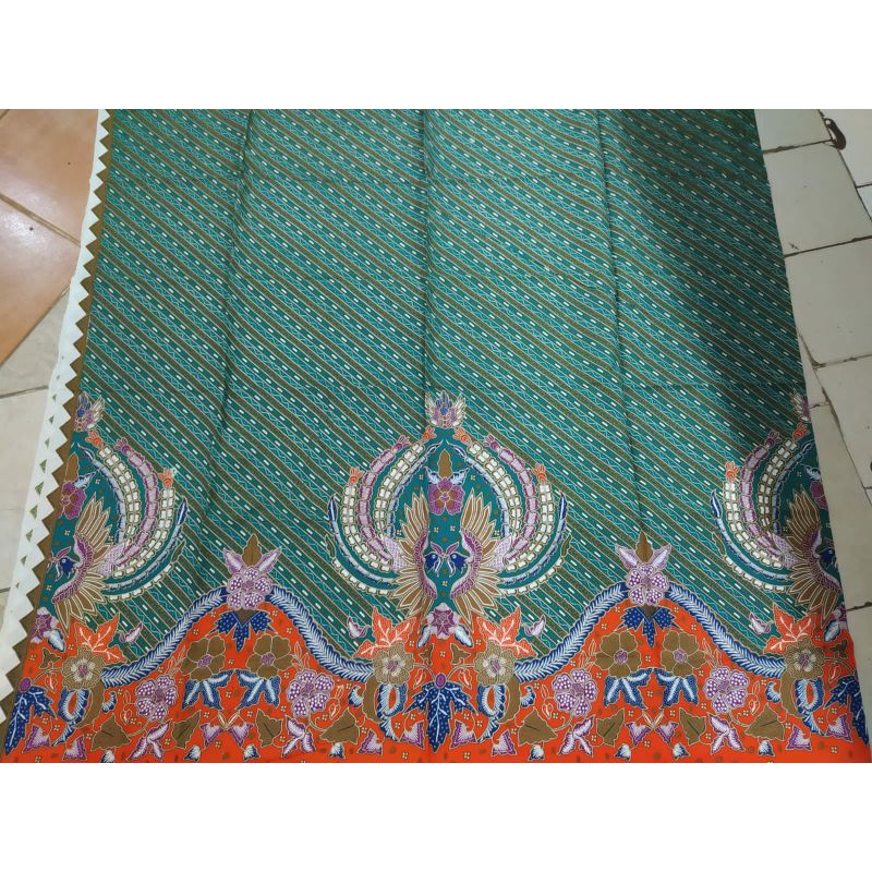 Kain Batik Solo motif merak