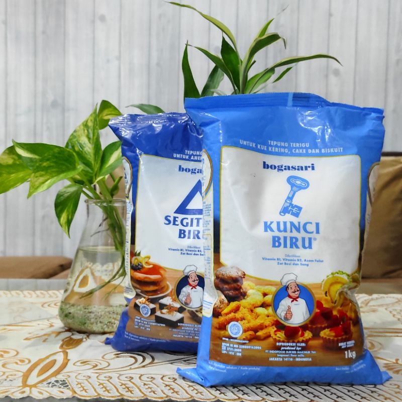 

Tepung Terigu Bogasari Segitiga Dan Kunci Biru 1kg