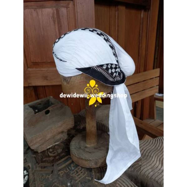 Blangkon Senopati / Jogja Koncer - Putih Kombinasi Kotak
