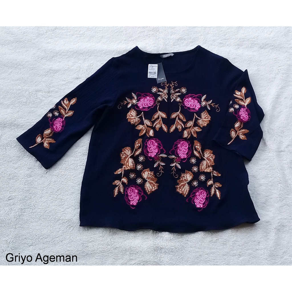 Atasan Blouse Kaos St yves Hitam Bordir Bunga
