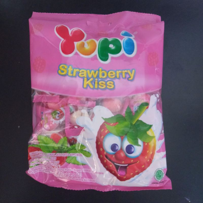 Yupi strawberry kiss 120 gram (40 pcs) dan yupi Fruity puff 120 gram