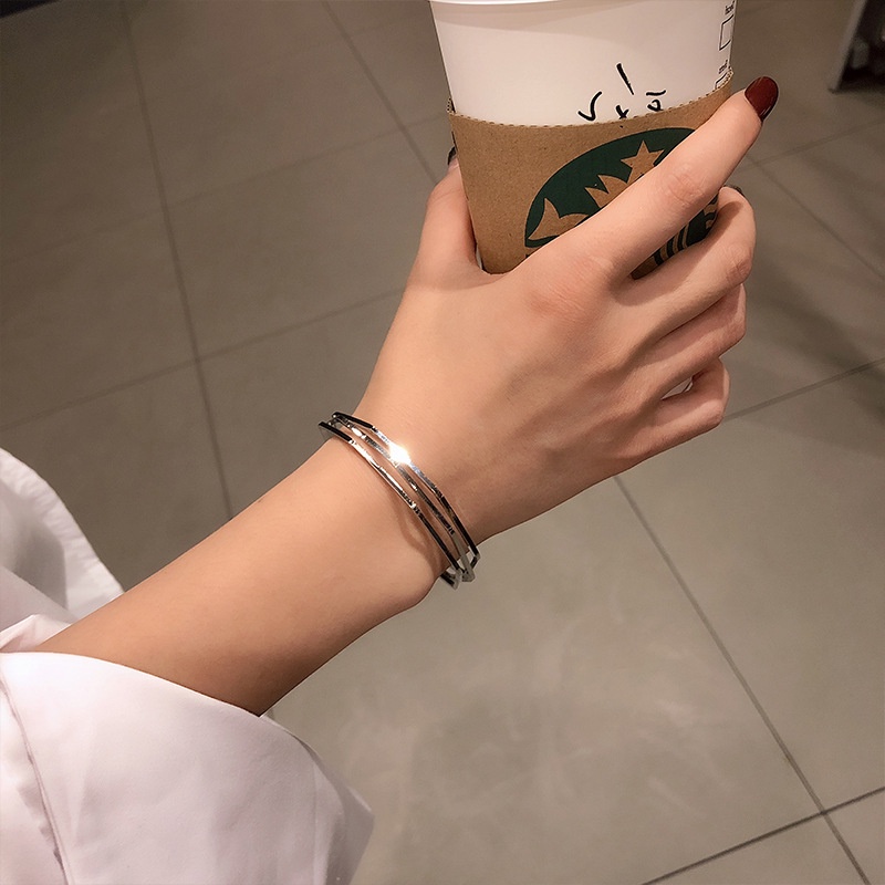 Gelang Tangan Model Terbuka Desain Geometri Untuk Wanita