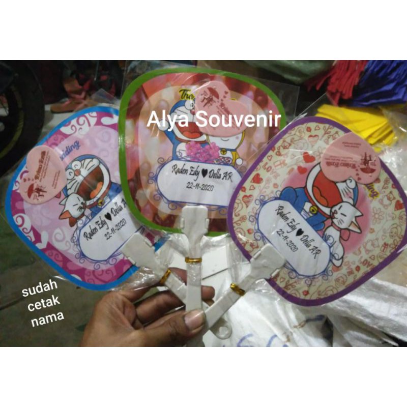 50pcs Souvenir kipas wedding doraemon kemasan pelastik fre sablon nama