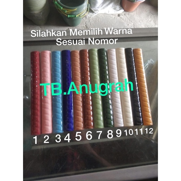 Kuku Macan 20 cm Motif Ulir / Bon-bon Lis Pinggiran Keramik